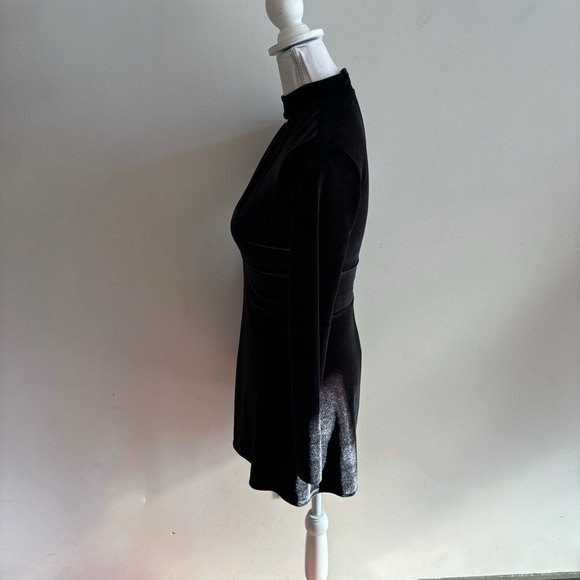 Express Women's Black Velvet Velour Plunging Neckline Long Sleeve Romper Size XS - Picture 6 of 10